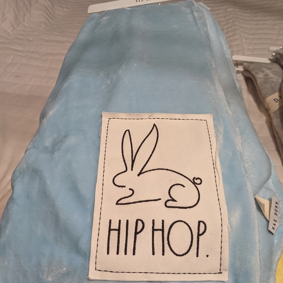 Rae dunn throw - Picture 1 of 2